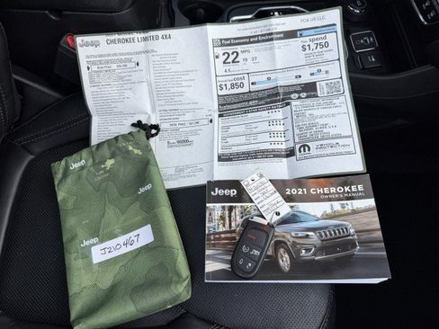 Used 2021 Jeep Cherokee Limited AWD/4WD image 18