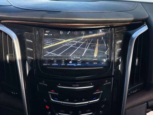 Used 2019 Cadillac Escalade Premium Luxury image 11