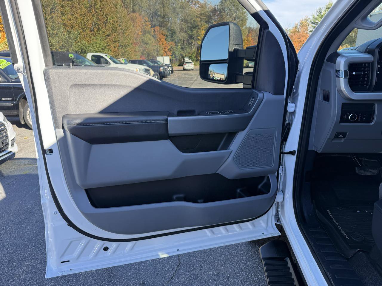Used 2024 Ford F250 XLT w/ FX4 Off-Road Package AWD/4WD image 28