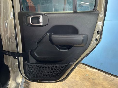 Used 2022 Jeep Gladiator Sport AWD/4WD image 44