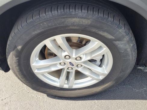 Used 2023 Ford Explorer XLT image 15