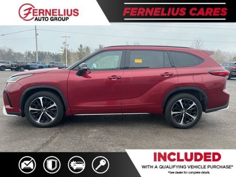 Used 2021 Toyota Highlander XSE image 2