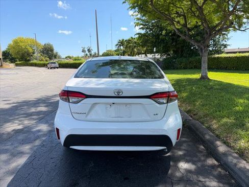 Used 2021 Toyota Corolla LE FWD image 6