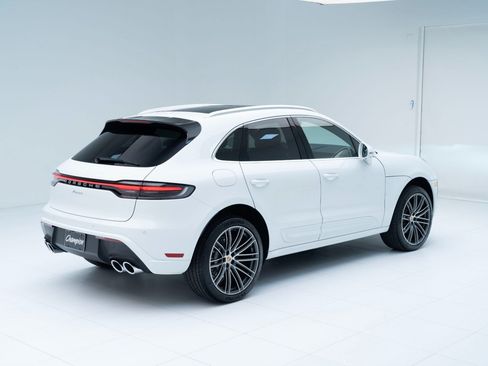 Used 2026 Porsche Macan AWD/4WD image 9