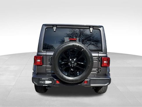 Used 2025 Jeep Wrangler Unlimited Sahara image 9