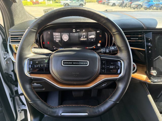 Used 2022 Jeep Grand Wagoneer Series III w/ Rear Seat Video Group 1 AWD/4WD image 18