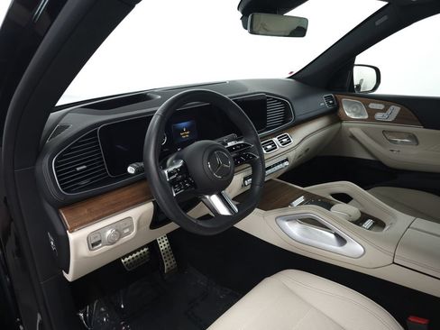 Used 2026 Mercedes-Benz GLS 580 4MATIC w/ Night Package image 9