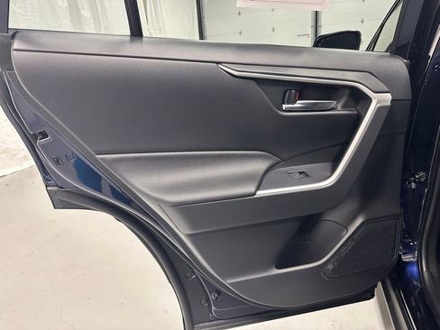 Used 2025 Toyota RAV4 XLE AWD/4WD image 42