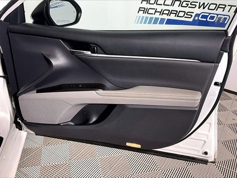 Used 2021 Toyota Camry XLE image 19