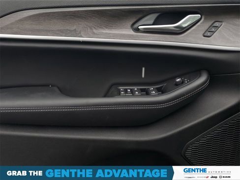 New 2025 Jeep Grand Cherokee Limited image 10