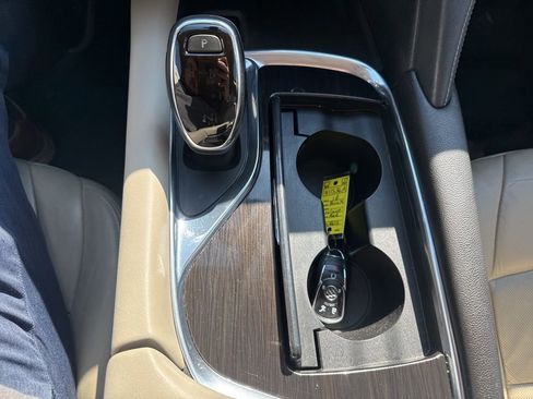 Used 2018 Buick Enclave Premium AWD/4WD image 18