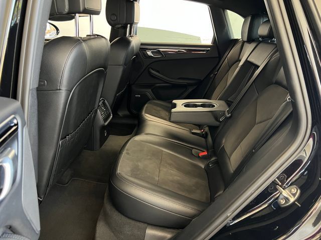 Used 2021 Porsche Macan AWD/4WD image 31