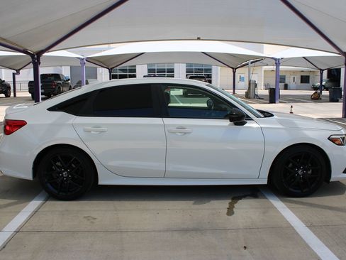 Used 2023 Honda Civic Sport image 7