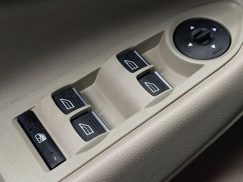 Used 2017 Ford Escape Titanium image 27