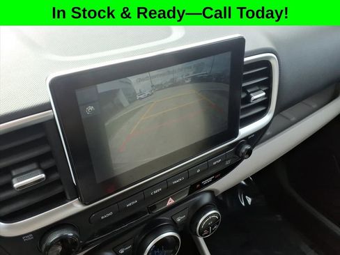 Used 2025 Hyundai Venue SEL FWD image 10