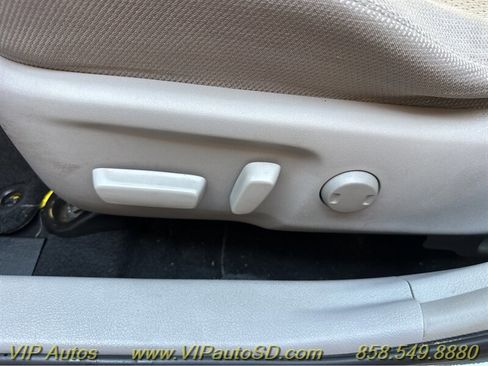 Used 2012 Toyota Camry LE image 31