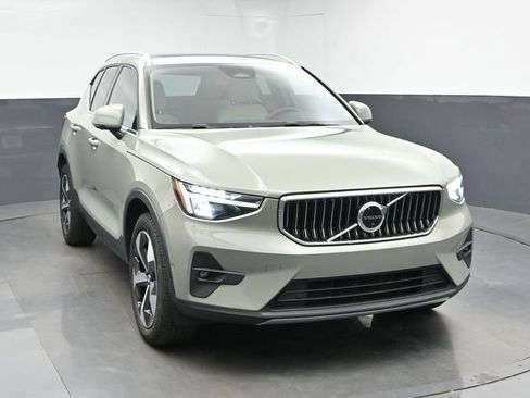 Used 2023 Volvo XC40 B5 Plus w/ Protection Package Premier AWD/4WD image 2