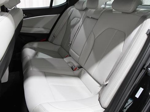 Certified 2025 Genesis G70 2.5T image 18