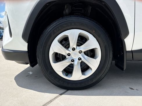 Used 2022 Toyota RAV4 LE AWD/4WD image 12