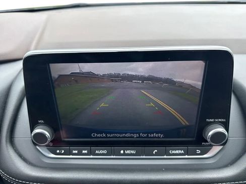 Used 2023 Nissan Rogue SV image 22