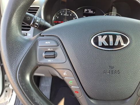 Used 2017 Kia Forte LX FWD image 9