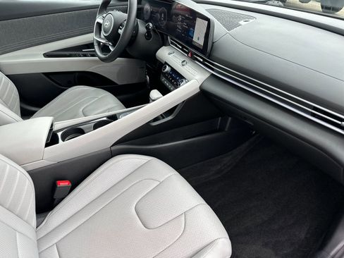 Used 2024 Hyundai Elantra Limited FWD image 17