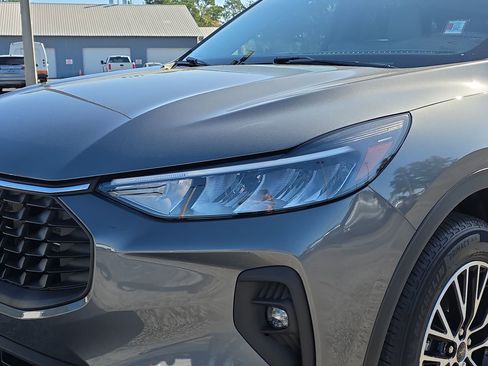 Used 2025 Ford Escape SE image 6