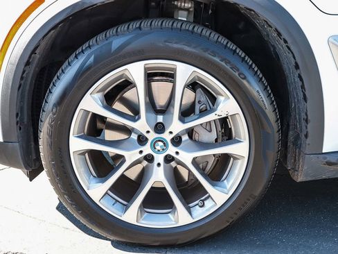 Used 2025 BMW X5 xDrive50e image 12