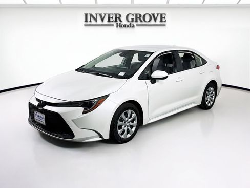 Used 2020 Toyota Corolla LE FWD image 1