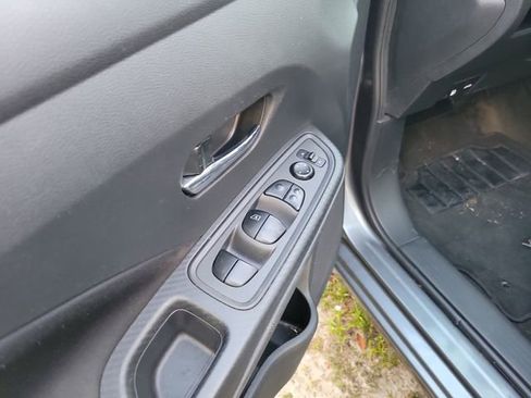 Used 2021 Nissan Versa SV image 11