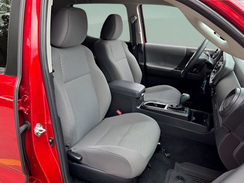 Used 2022 Toyota Tacoma SR w/ SR Convenience Package RWD image 18