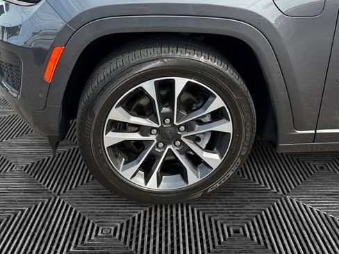 Used 2022 Jeep Grand Cherokee Overland w/ Advanced Protech Group III AWD/4WD image 10