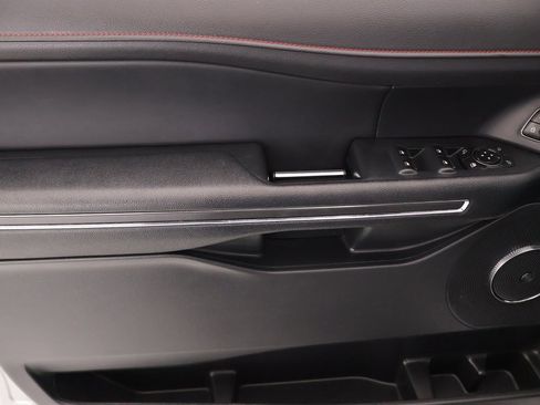 Used 2022 Ford Expedition Max Limited image 18