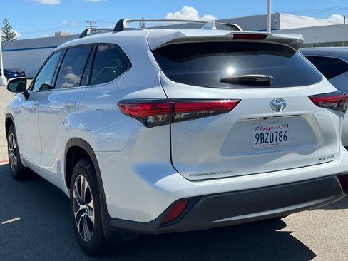 Used 2022 Toyota Highlander XLE AWD/4WD image 6