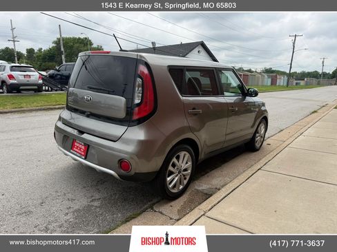 Used 2018 Kia Soul + FWD image 5