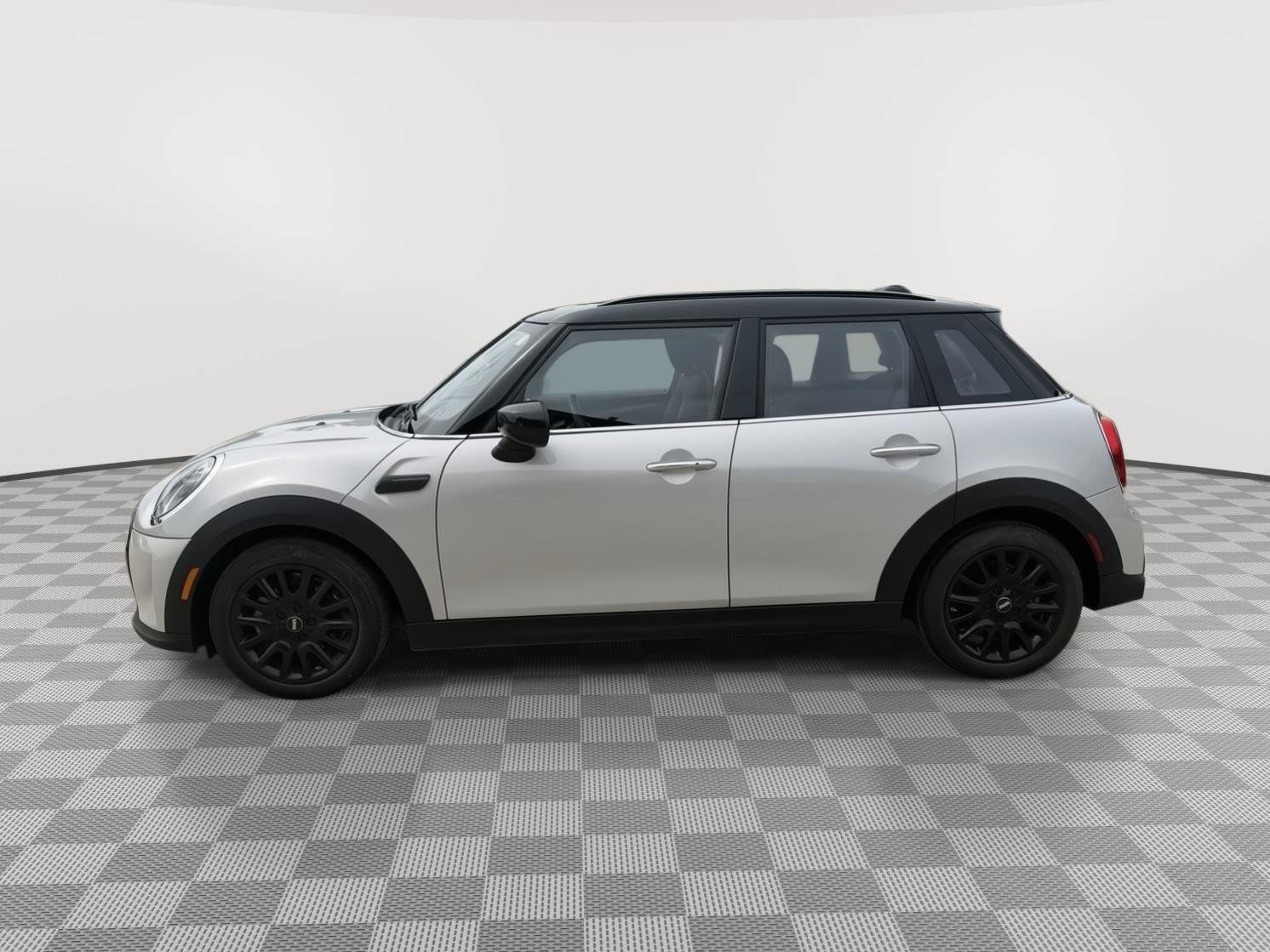 Used 2022 MINI Cooper 4-Door Hardtop w/ Premium Package FWD image 5
