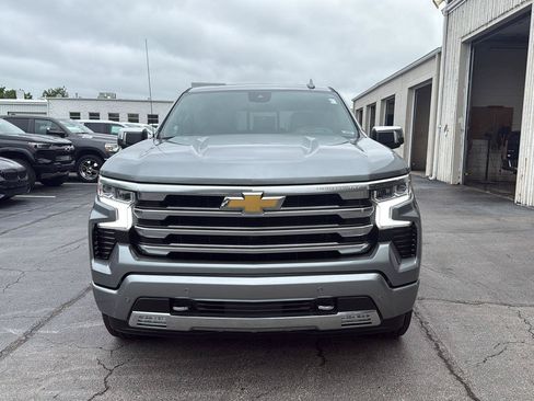 Used 2025 Chevrolet Silverado 1500 High Country w/ High Country Premium Package AWD/4WD image 8