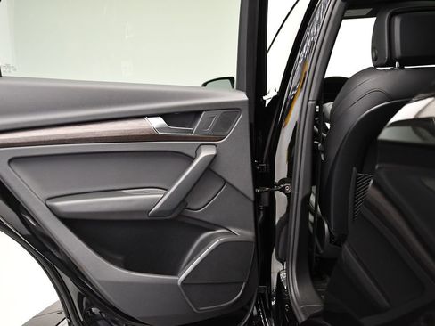 Certified 2025 Audi Q5 2.0T Premium image 35