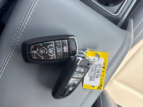 Used 2020 Lincoln Corsair FWD w/ Premium Package image 6