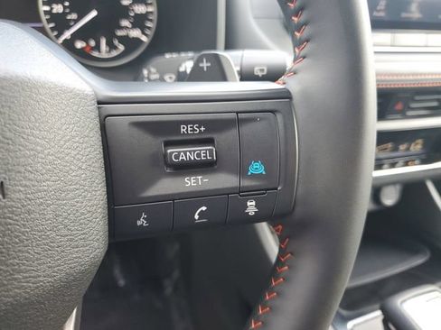 Used 2025 Nissan Rogue SV AWD/4WD image 20