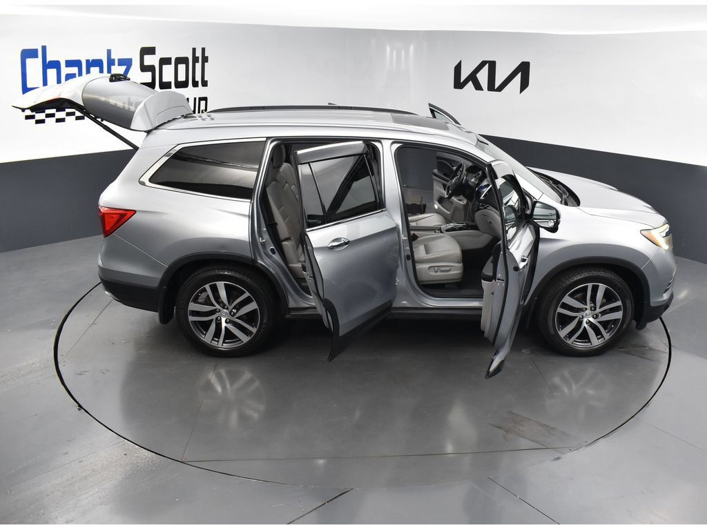 Used 2017 Honda Pilot Touring image 32