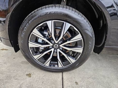 Certified 2025 Volvo XC60 B5 Plus AWD/4WD image 6