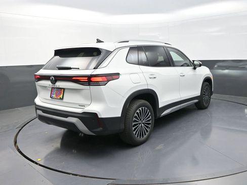 Used 2025 Volkswagen Tiguan S image 11