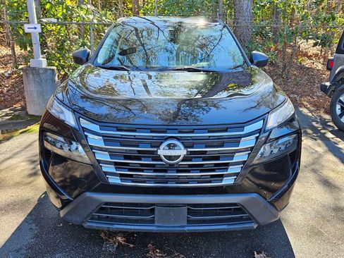Used 2024 Nissan Rogue S image 2