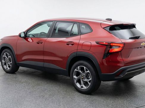 Used 2025 Chevrolet Trax LT image 6