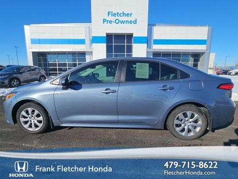 Used 2022 Toyota Corolla LE image 1