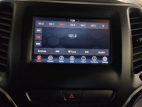 Used 2020 Jeep Cherokee Latitude image 25