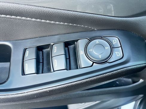 Used 2023 Chevrolet Traverse LT image 17