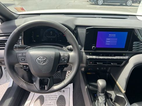 Used 2025 Toyota Camry SE image 5