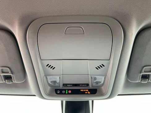 Used 2025 Chevrolet Blazer LT image 17